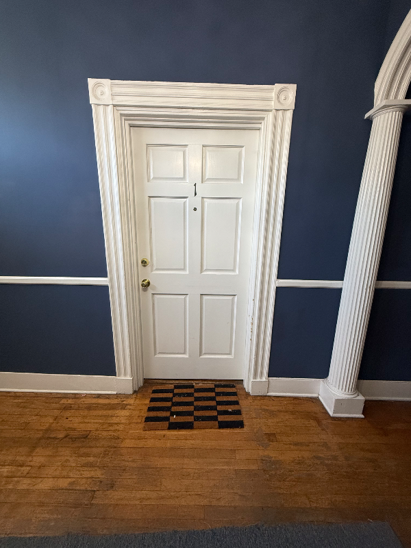 Winchester Apartment: 406 N Loudoun St