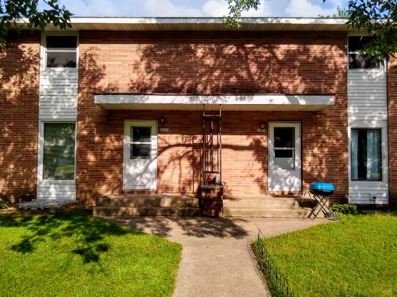 Stevens Point Townhome: 2025 Texas Ave