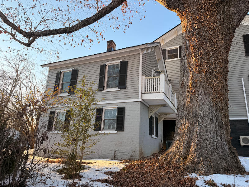 Amherst House: 154 Garland Ave