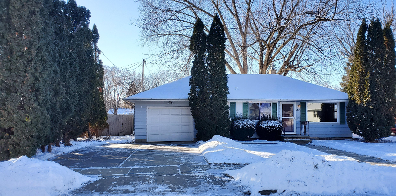 Neenah House: 1163 Higgins Ave