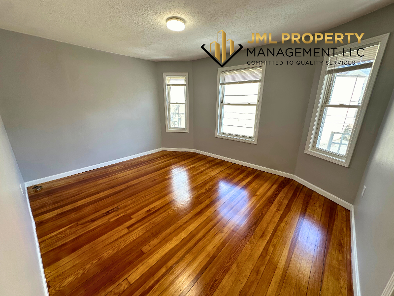 Fall River Apartment: 321 Union St