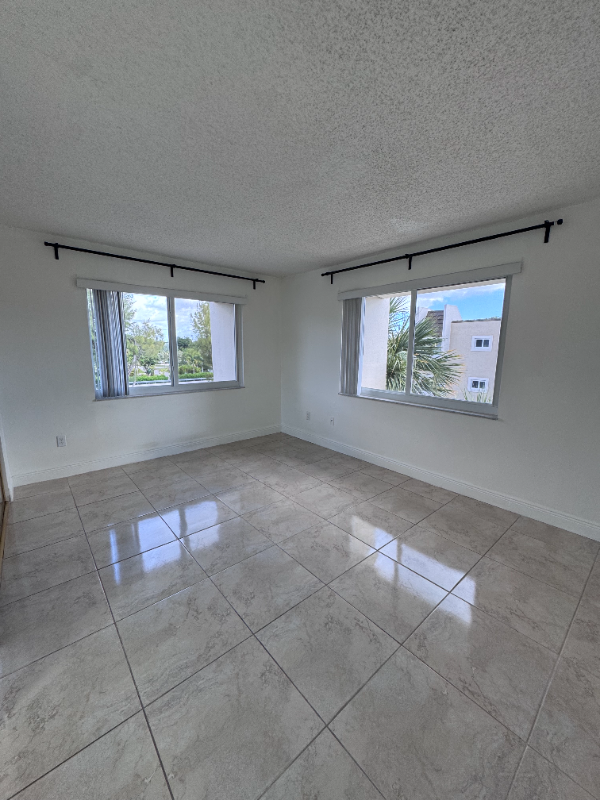 Miami Condo: 7920 camino real
