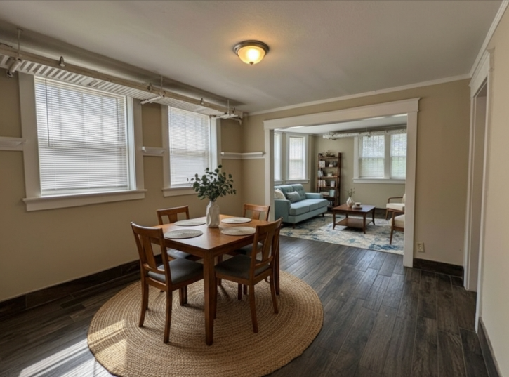 Milwaukee Apartment: 1704 E Locust St