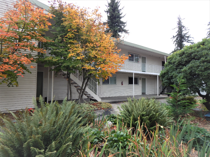 Lynwood Apartment: 21011 67th Ave W