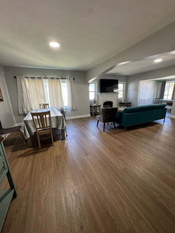 Kokomo House: 805 E Taylor St