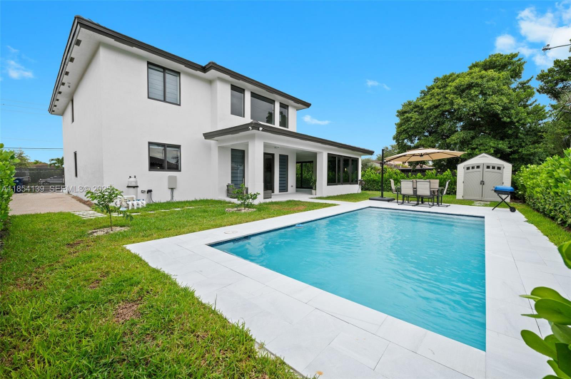 Miami Springs House: 457 Lafayette Dr,
