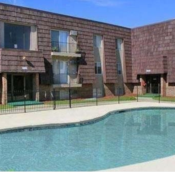 Toledo Apartment: 2647 Eastgate Rd