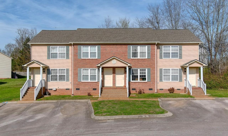 Columbia Townhome: 605 Vantage Point