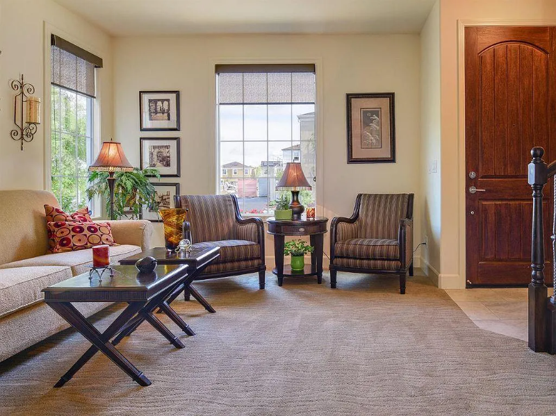 Roseville House: 1024 Provence Village