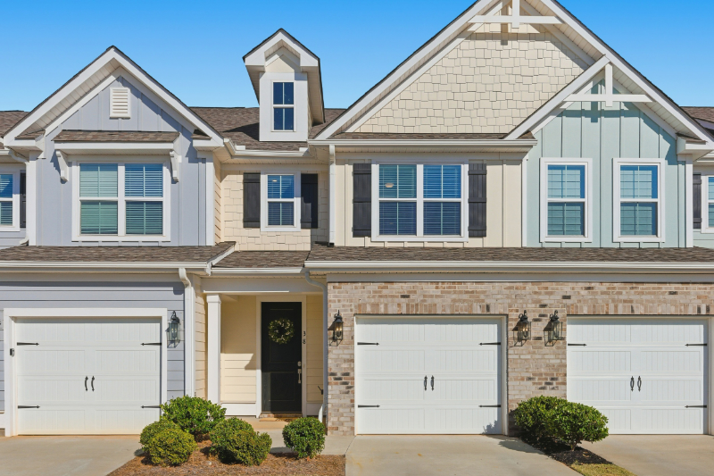 Greer Townhome: 38 Red Horse Way