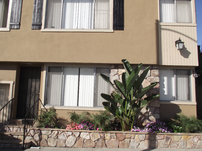 Long Beach Apartment: 231 Grand Ave