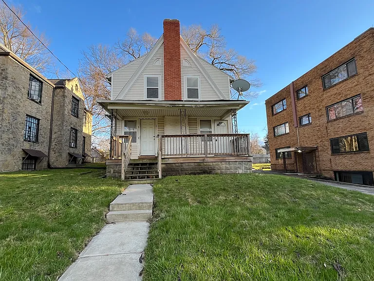 Toledo Multiplex: 1909 1/2 Ottawa Dr