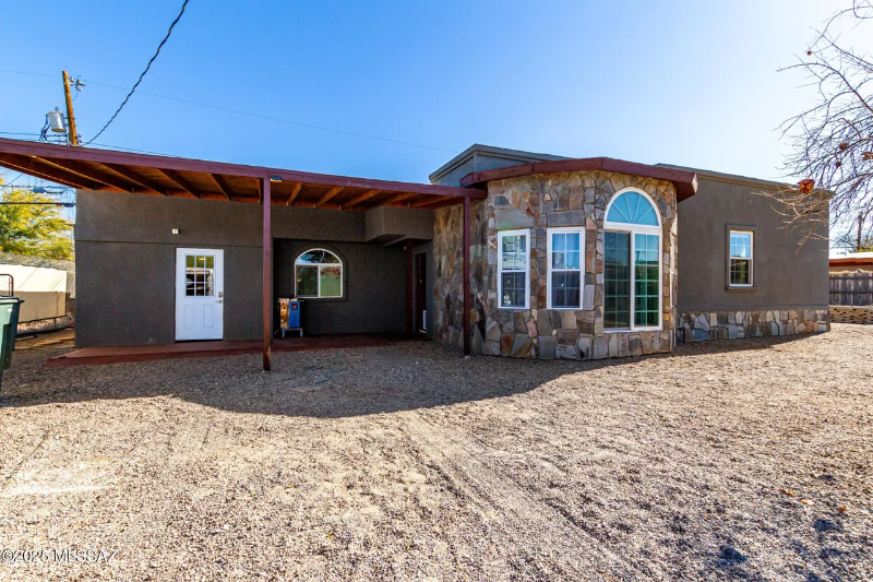 tucson House: 2144 N Madelyn Ave