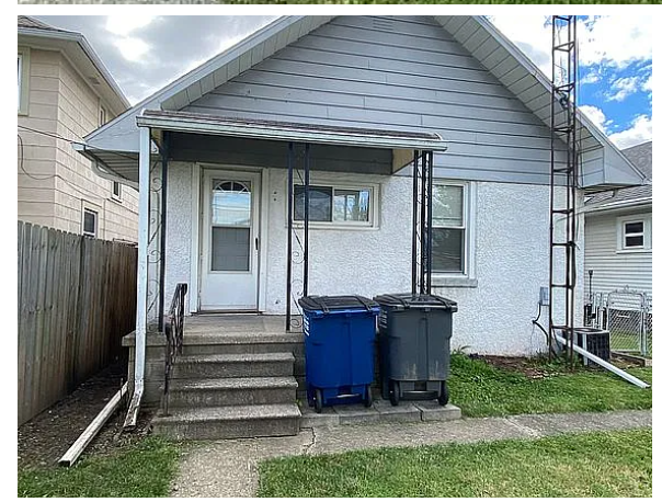 Toledo House: 223 Valleywood drive