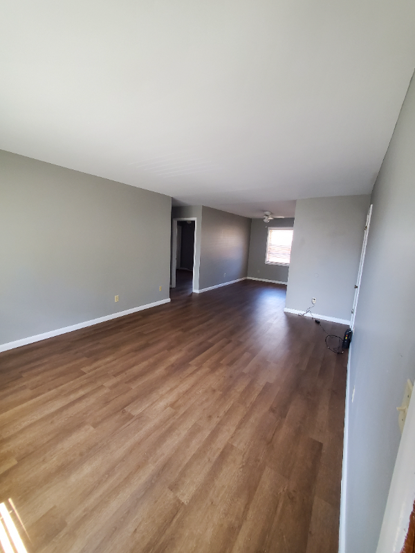 Springfield Apartment: 1234 E Elm