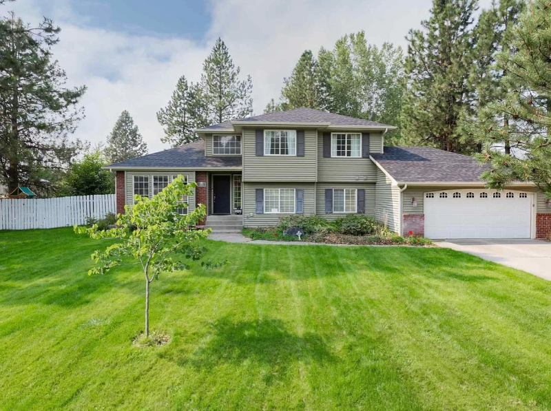 Mead House: 15607 N Sycamore St