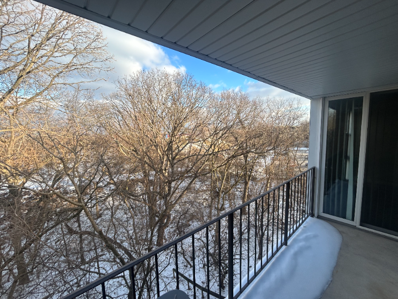 Lisle Apartment: 5760 Abbey Dr.