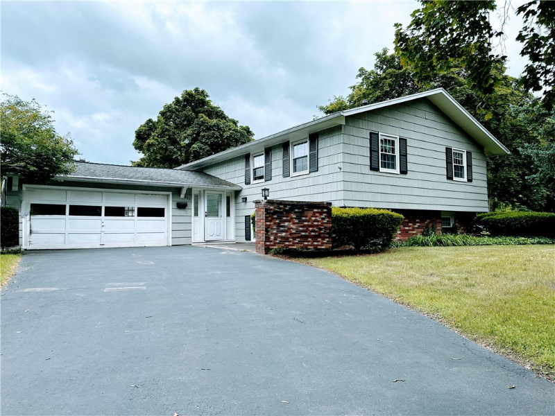 Rochester House: 262 Jamestown Ter