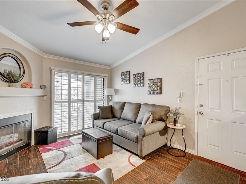 henderson Apartment: 950 Seven Hills Dr