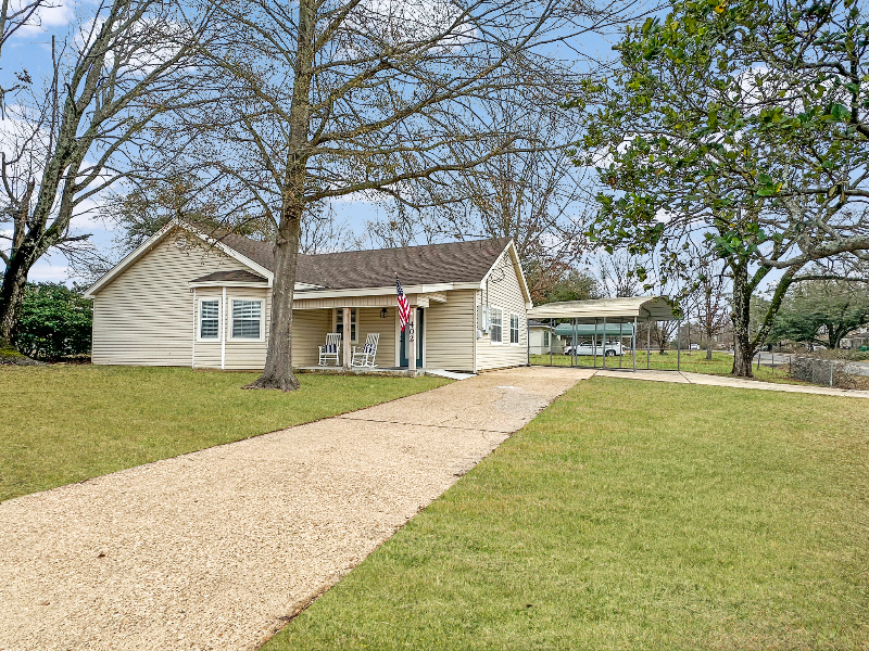 West Monroe House: 402 Wallace Dean Rd