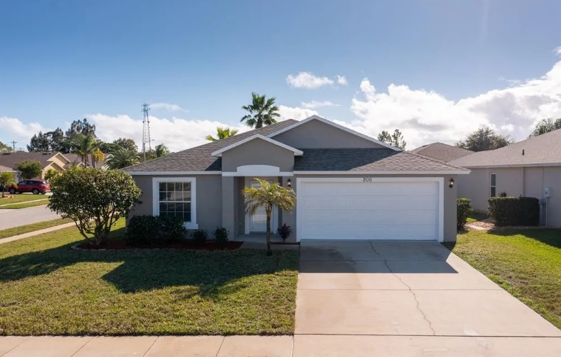 Edgewater House: 200 Tree Branch Ln