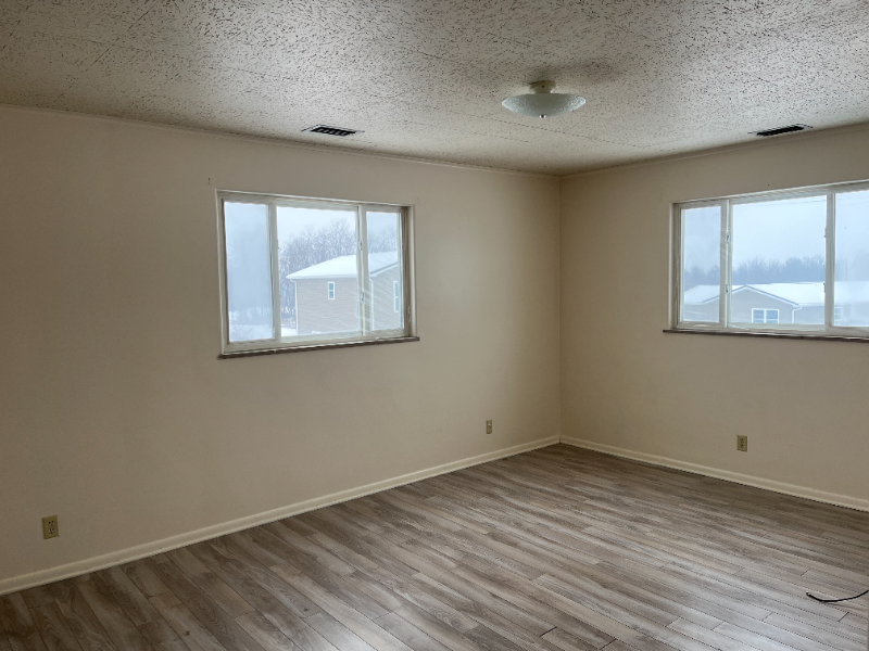 New Castle Apartment: 916 Mt. Jackson Road