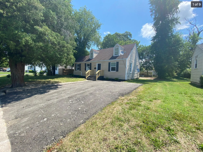 Henrico House: 3915 E Chatham Dr