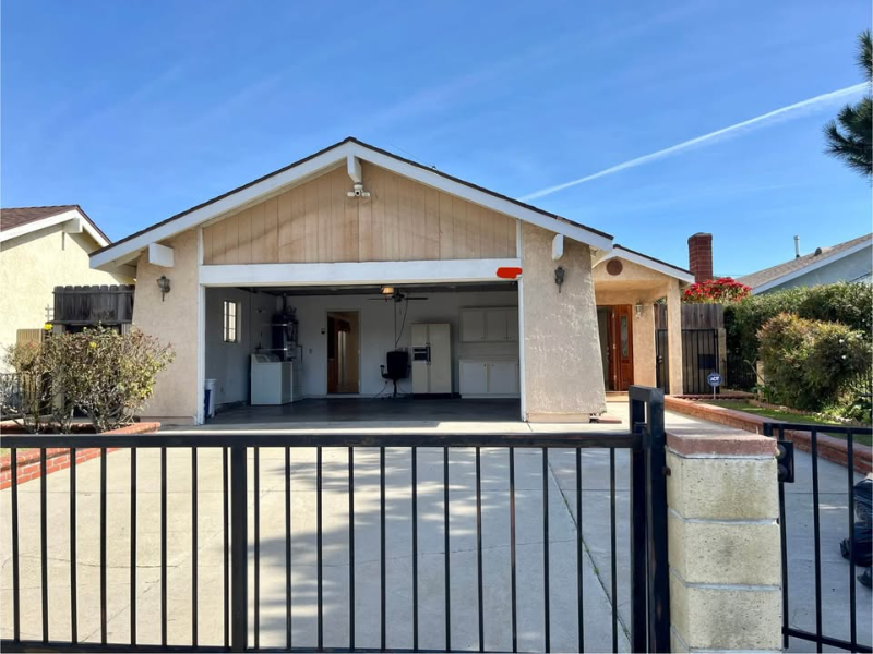 Long Beach House: 2346 Seabright Ave