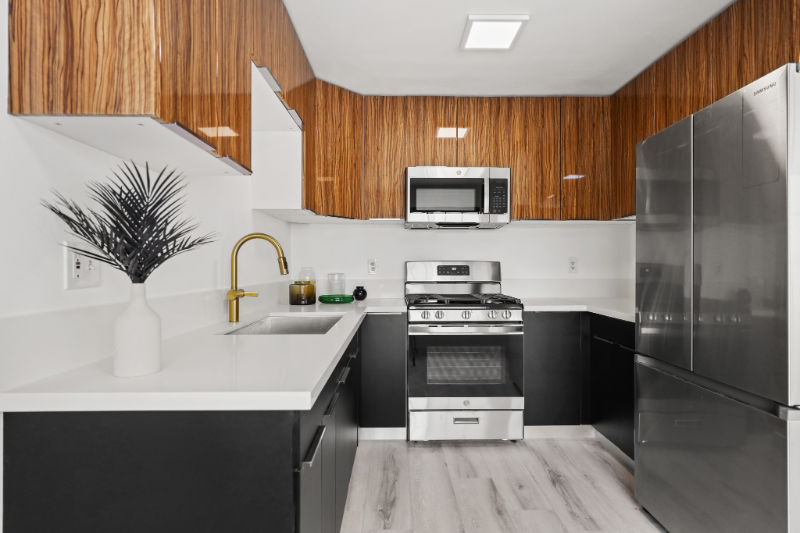 Los Angeles Apartment: 920 Everett Street