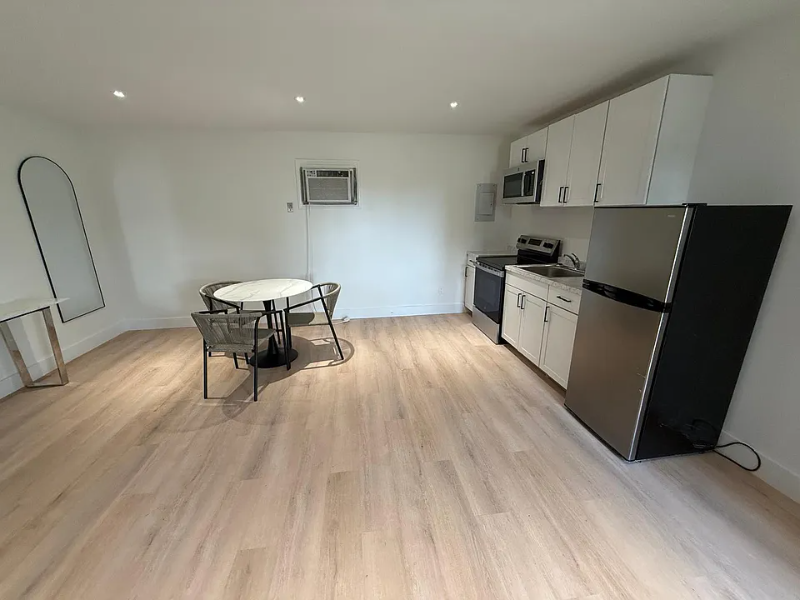 North Myrtle Beach Apartment: 4105 Poinsett St