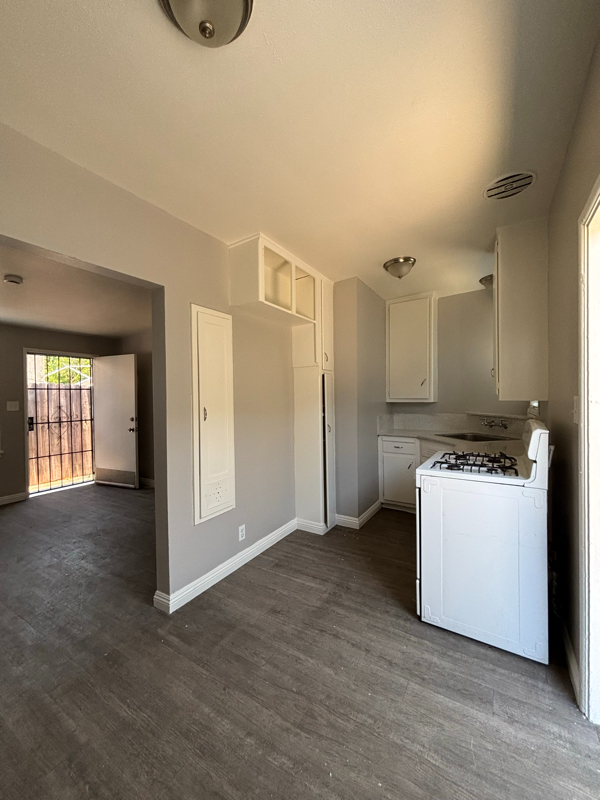Anaheim Apartment: 611 N Olive St
