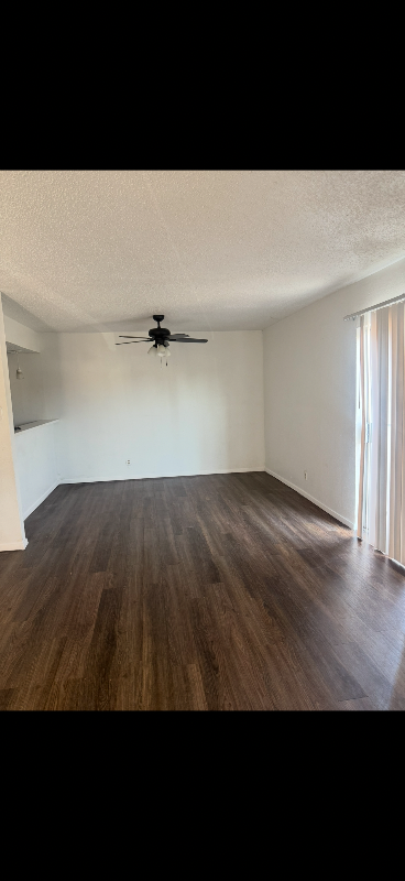 San Antonio Multiplex: 207 Sprucewood Ln