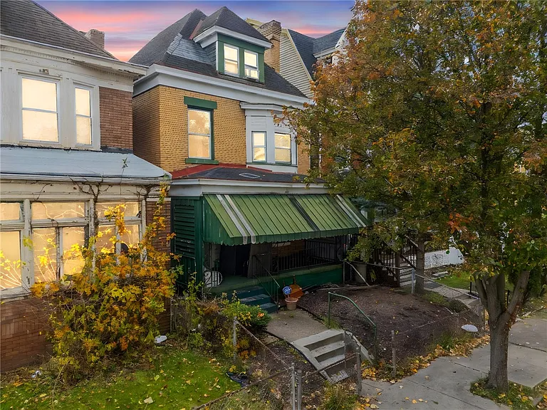 Pittsburgh House: 7138 Race St