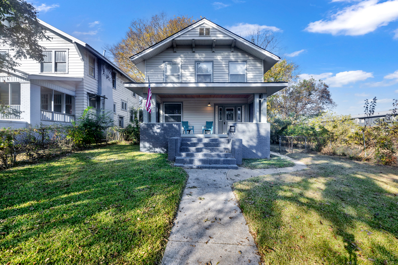 Birmingham House: 2348 Court R