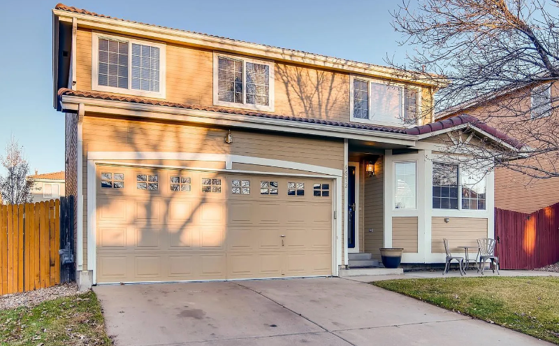 Denver House: 4672 N Genoa St
