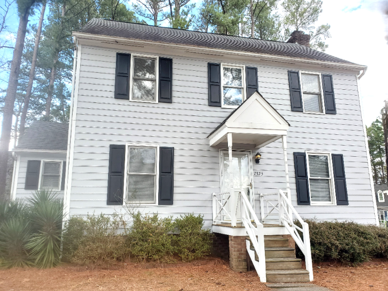 Raleigh House: 7325 N Thorncliff Pl