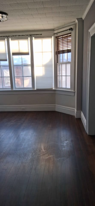 Goshen Apartment: 204 Main St