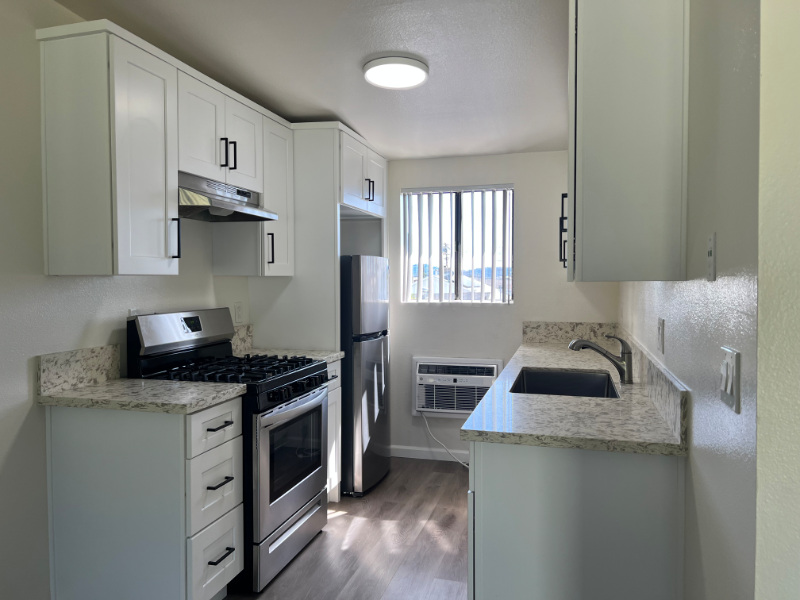 North Hollywood Apartment: 7424 Radford Ave