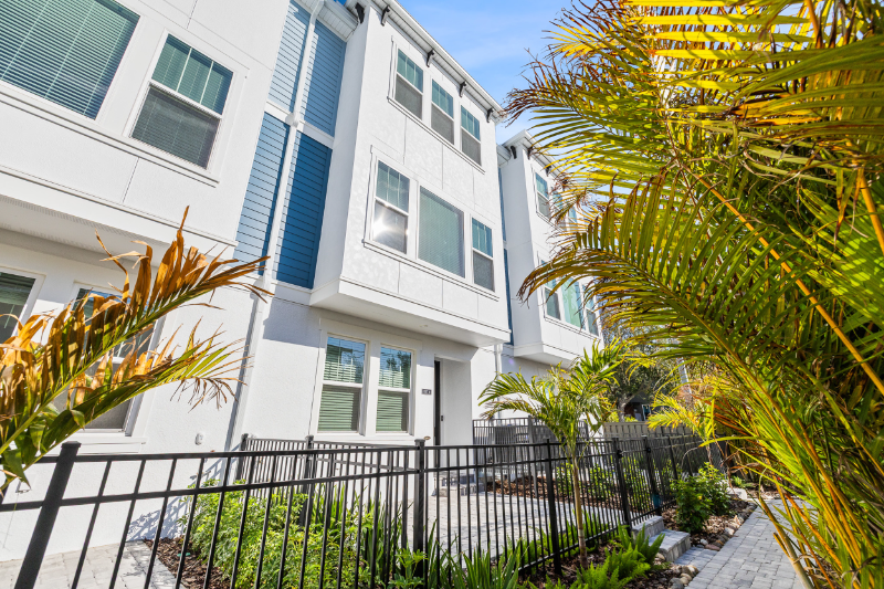 Tampa Townhome: 6605 N NEBRASKA AVE