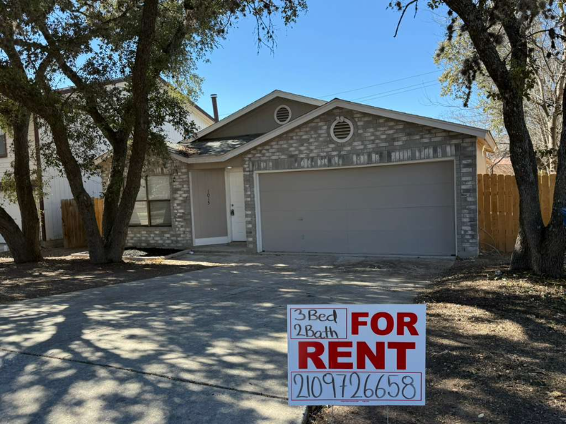 San Antonio House: 1015 Arrowhead Trl