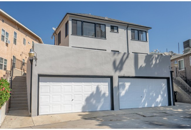 Los Angeles Apartment: 5623-5633 Venice Blvd