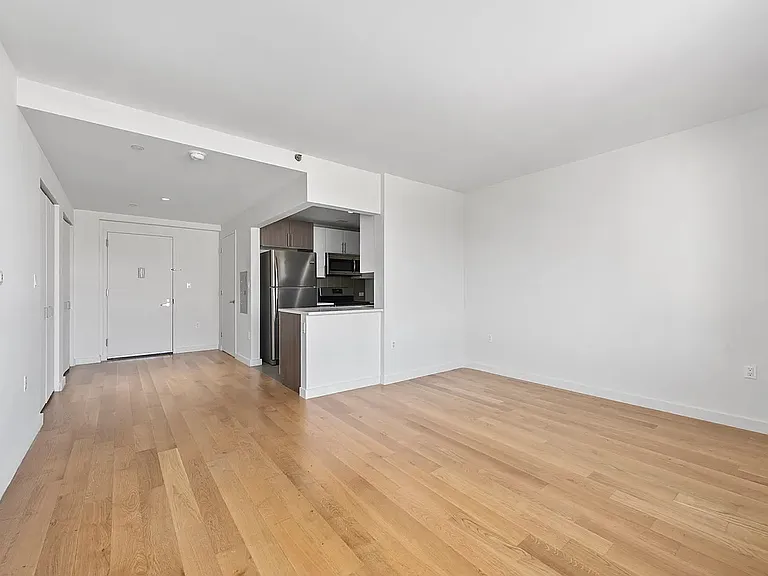Long Island City Apartment: 4472 11th St