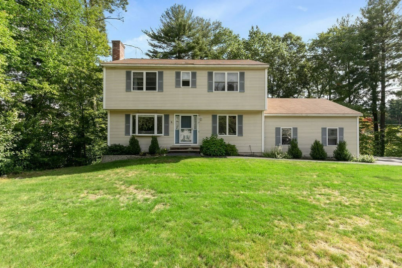 Nashua House: 3 Smokey Ln