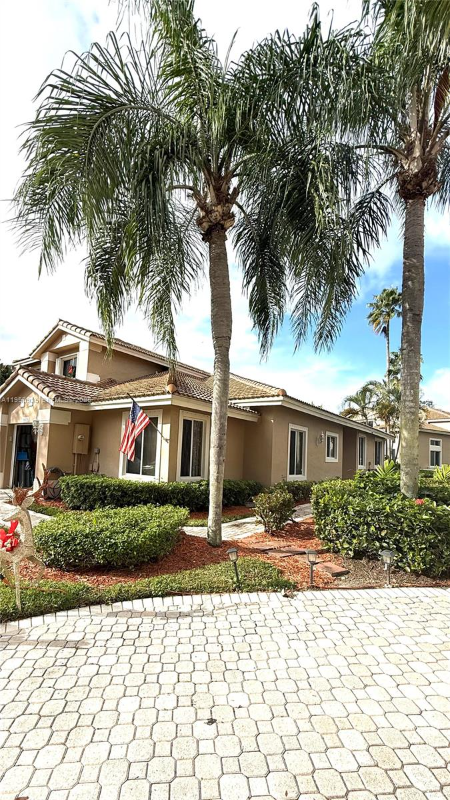 PEMBROKE PINES House: 15825 SW 11th St