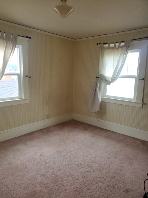 Estacada House: 555 N Broadway St