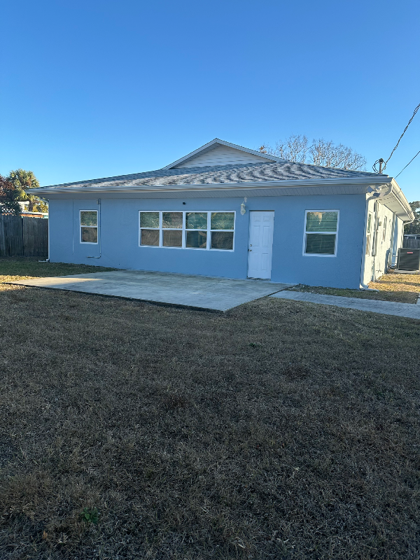Melbourne House: 204 E Avenue C