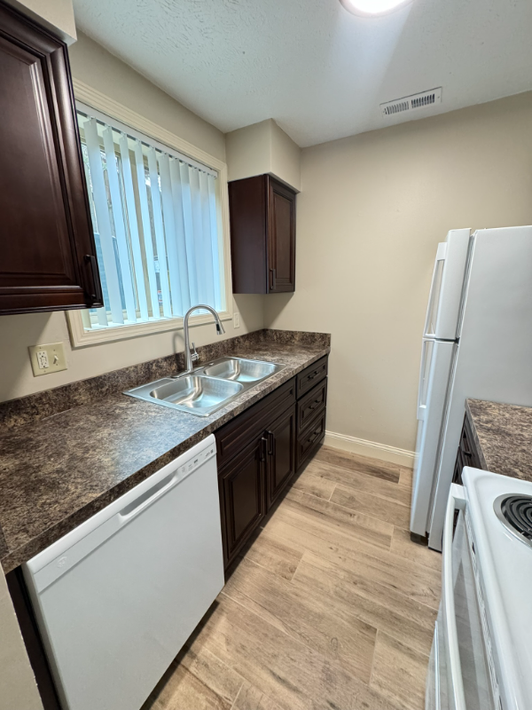 Lincoln Apartment: 1531 D Street