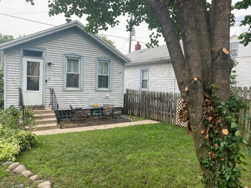 Milwaukee House: 310 W Scott St