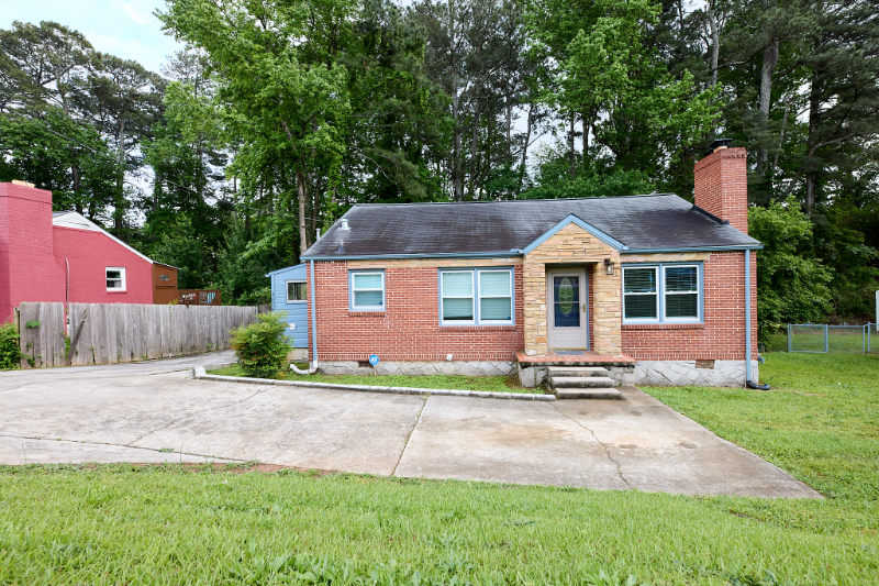 Tucker House: 4809 Lavista