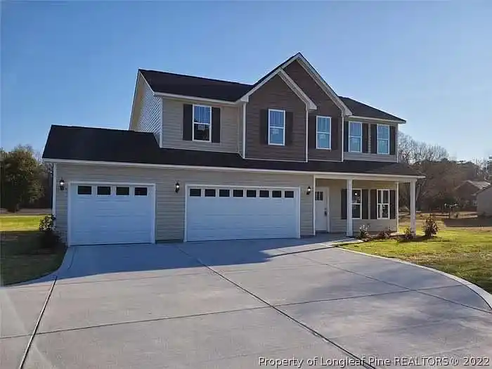 Hope Mills House: 2867 Chicken Foot Road